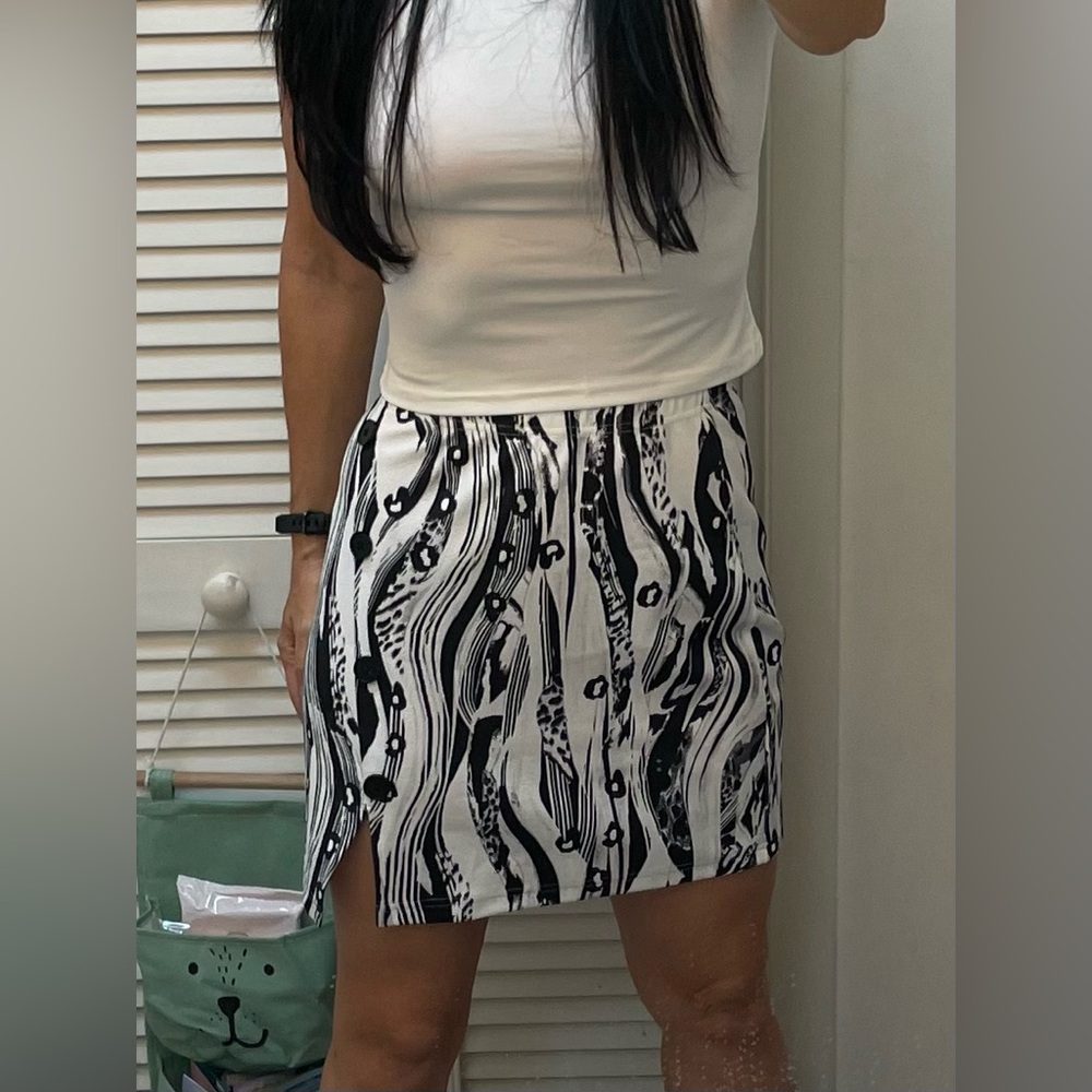SHEIN black white print skirt